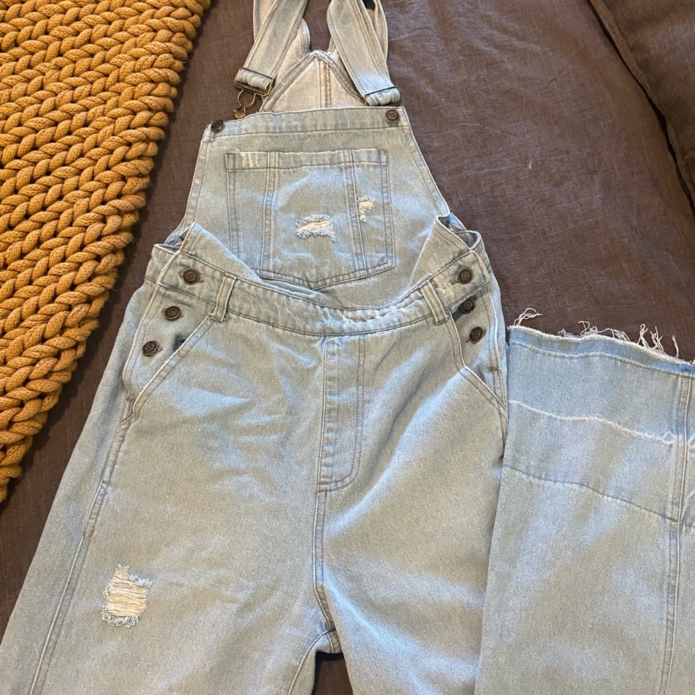 Milly distressed overalls (Three Bird Nest)